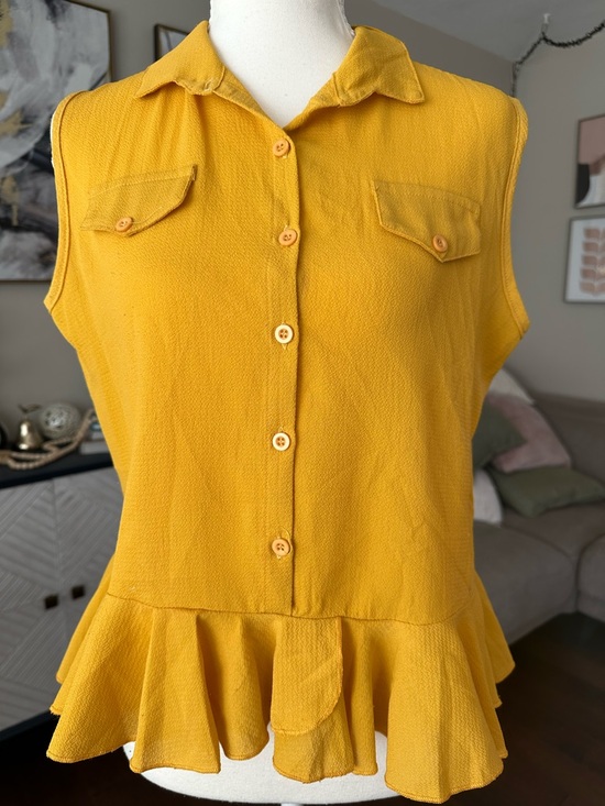 Tops - Sleeveless Yellow Peplum Button-Down Blouse